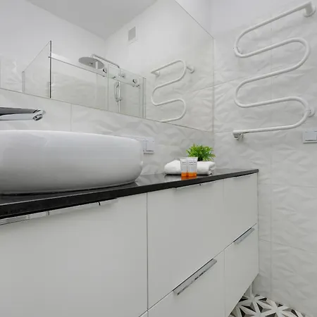 Center Turquoise By Renters شقة
