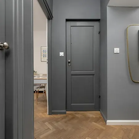 Center Turquoise By Renters Varsovia